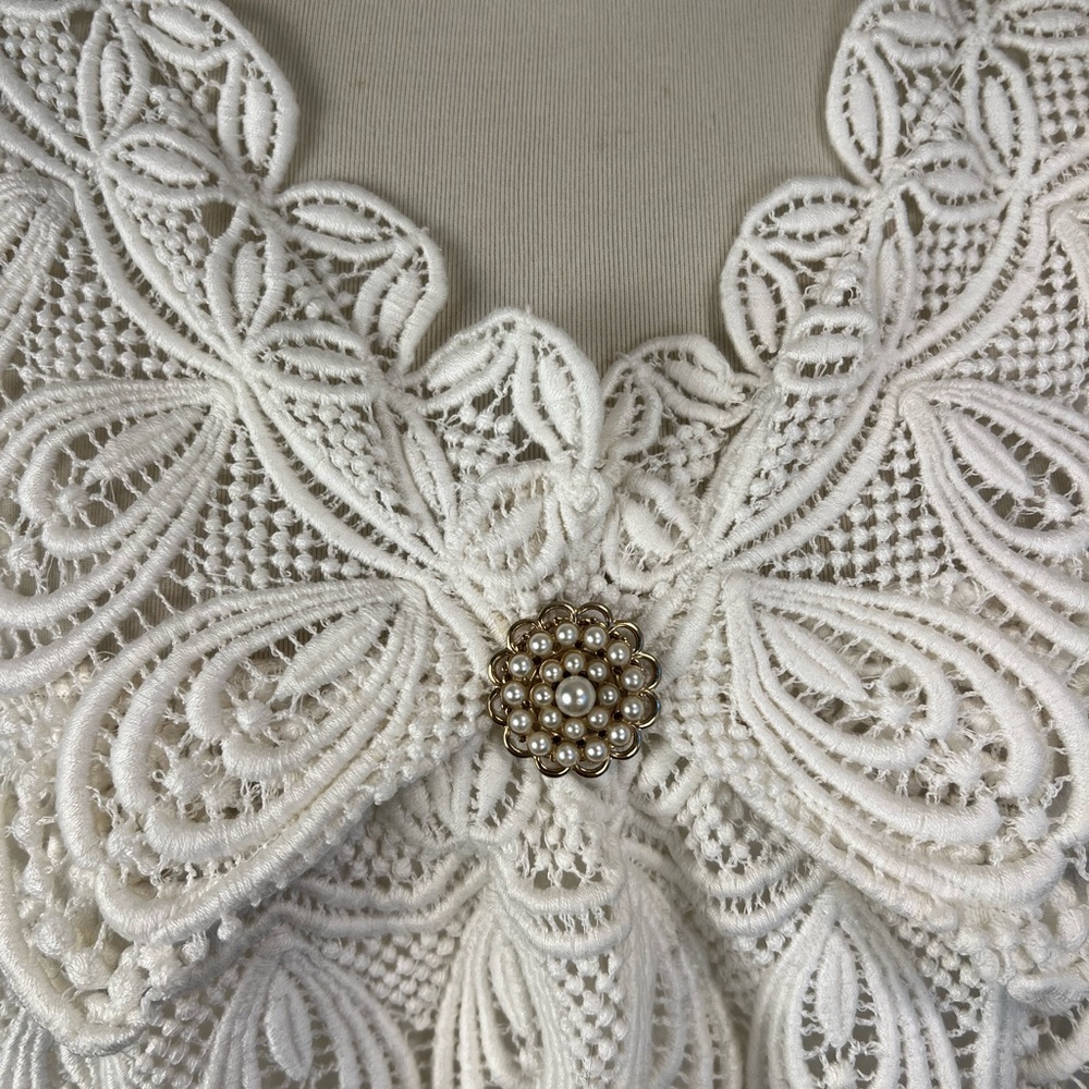 SOLD White Lace Tiered Vintage Dress w/ Pearl Brooch - Picture 3 of 8